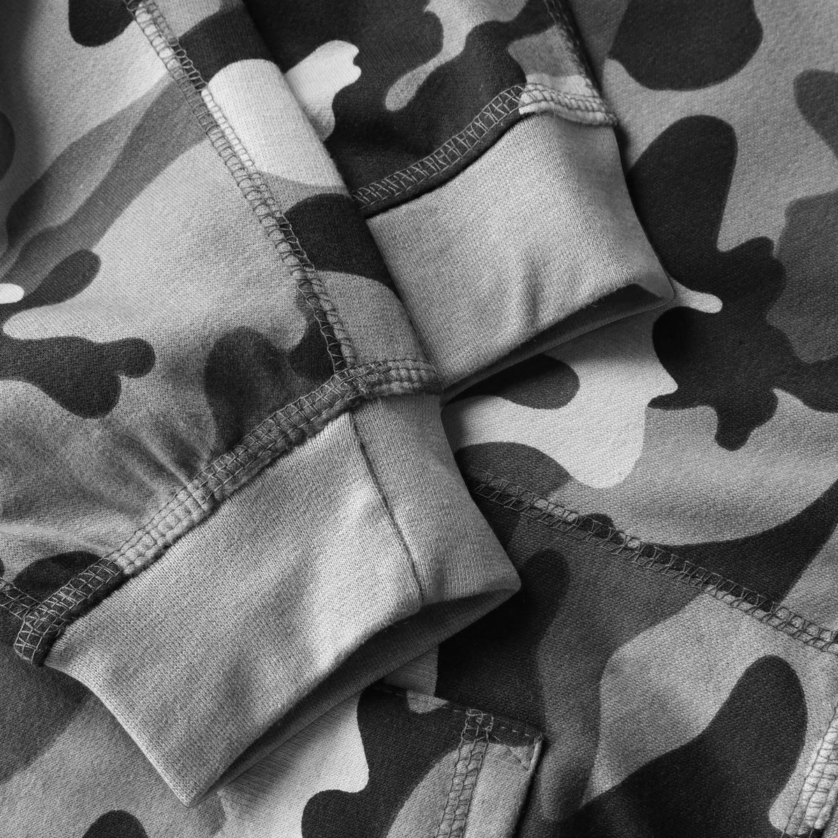 Men’s Fleece Joggers in joggers_sweatpants_jogging pants_track pants_track pants men_mens sweatpants_boys joggers_mens tracksuit bottoms_Camo Gray - Hat and Beyond fleece joggers