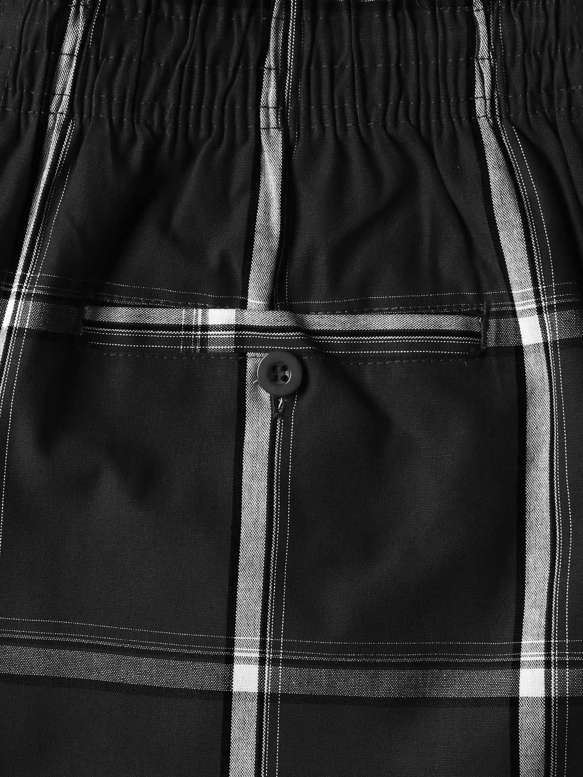 Men’s Checkered Plaid Cargo Shorts in Black - Hat and Beyond casual shorts
